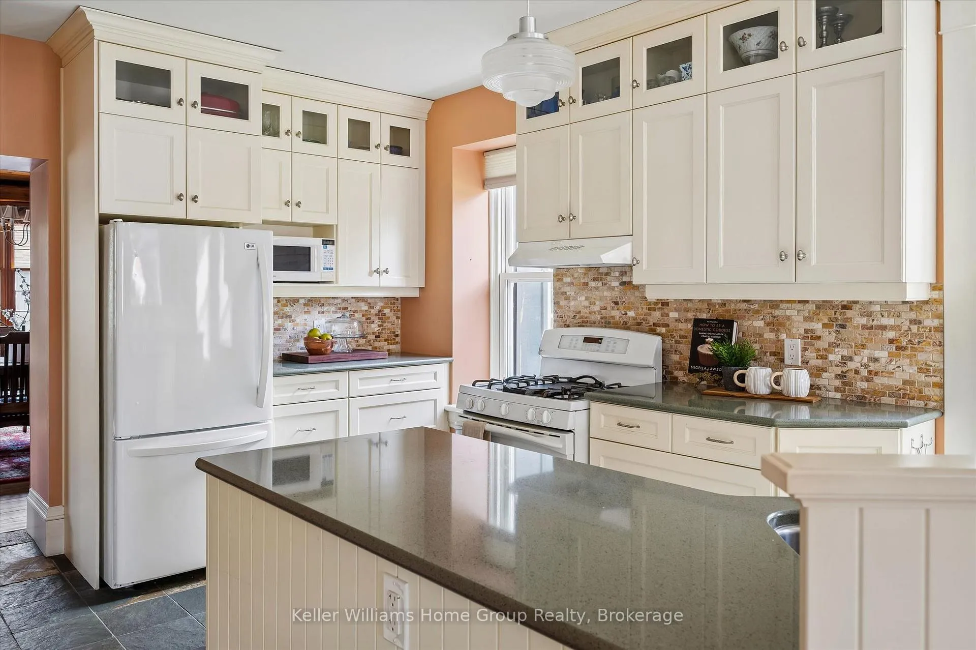 Photo 15 of 495 Tower Street N, Centre Wellington, Fergus — HOMEH