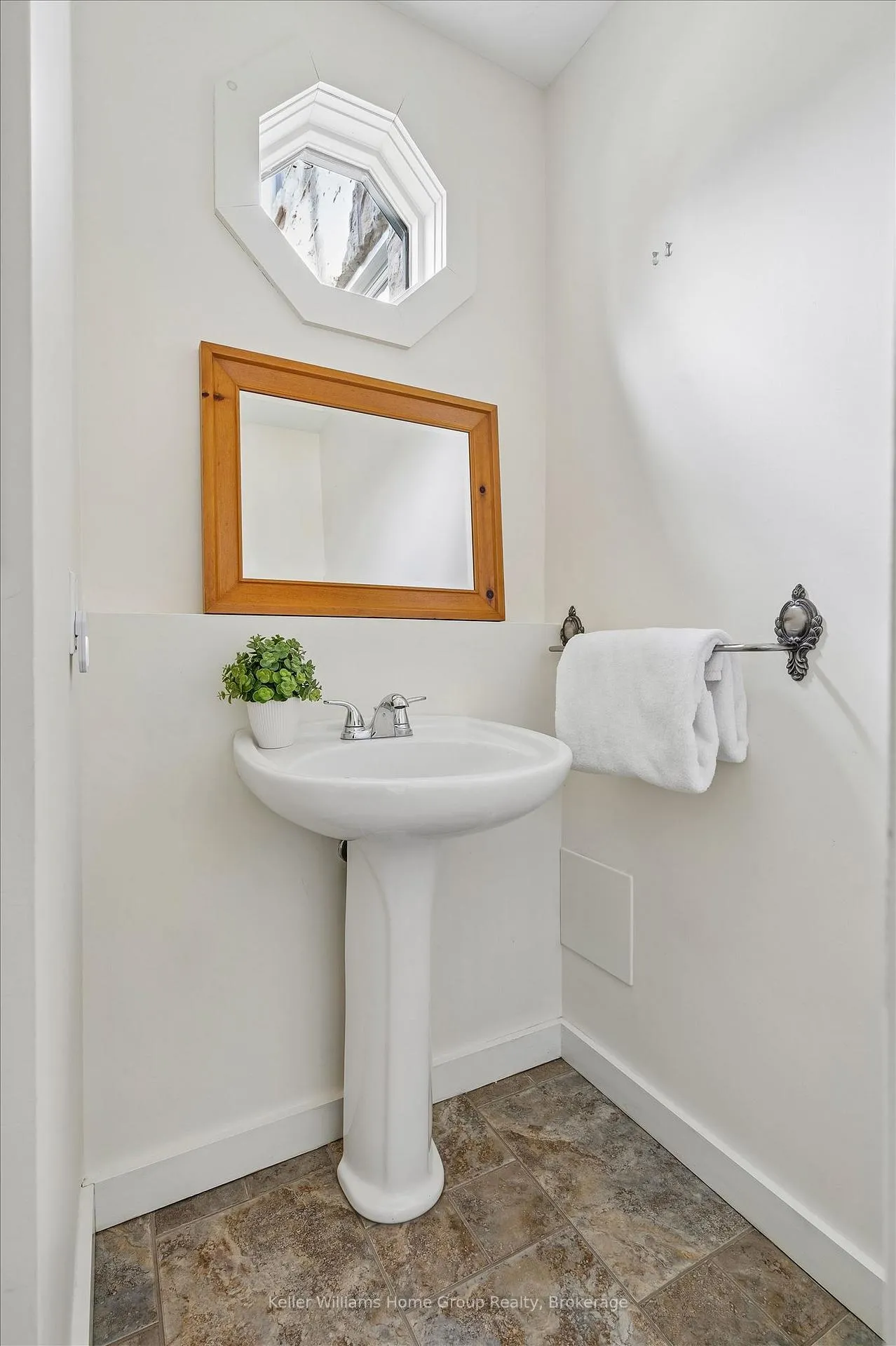 Photo 19 of 495 Tower Street N, Centre Wellington, Fergus — HOMEH