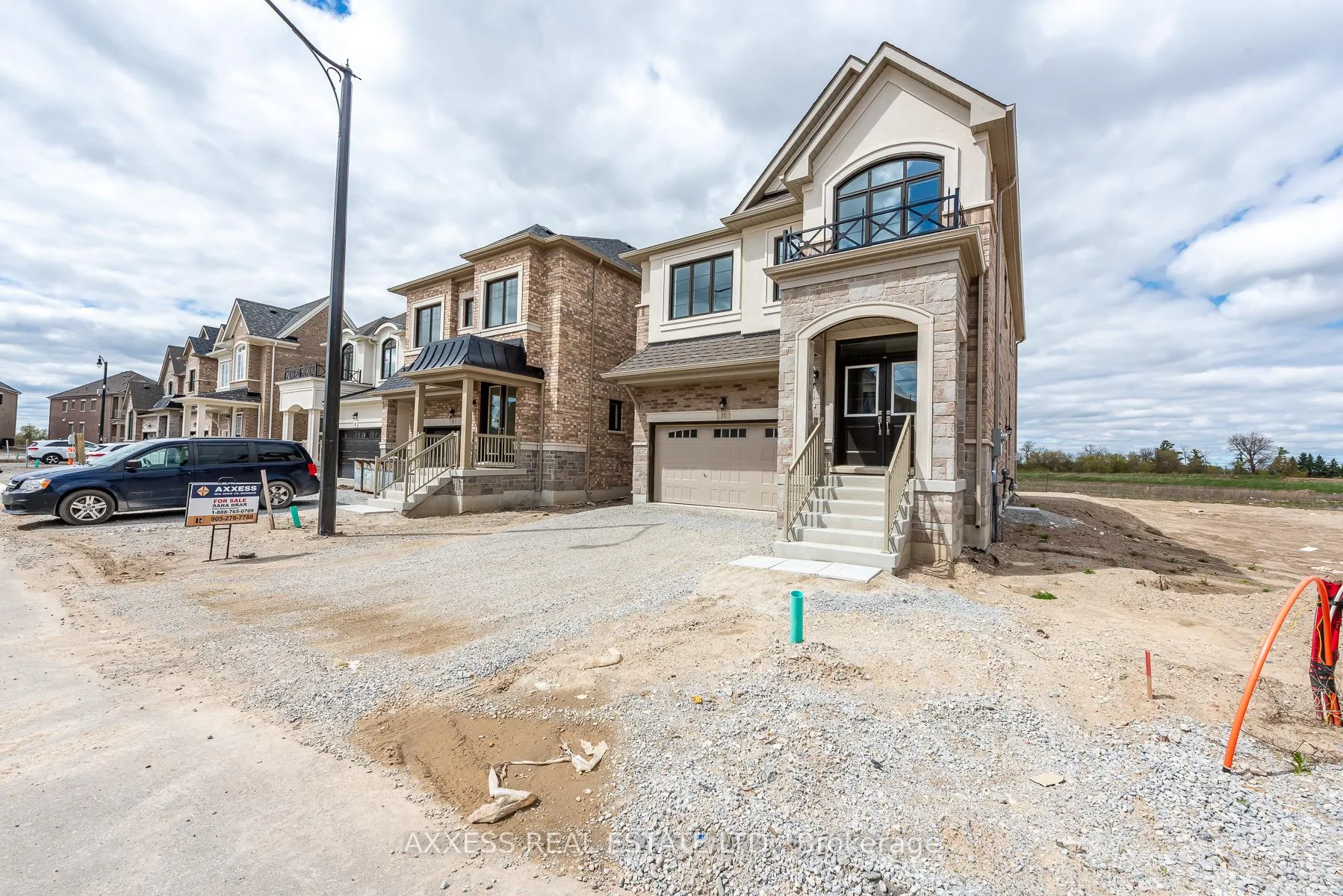 Photo 3 of 11 Misted Breeze Street, Brampton, Bram West — HOMEH