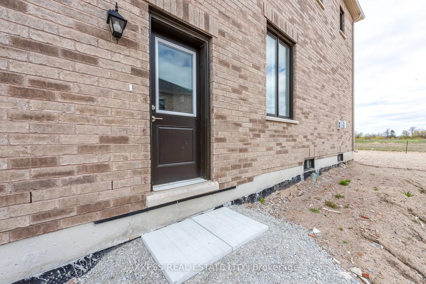 Photo 4 of 11 Misted Breeze Street, Brampton, Bram West — HOMEH