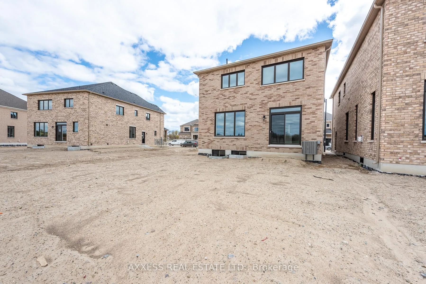 Photo 6 of 11 Misted Breeze Street, Brampton, Bram West — HOMEH