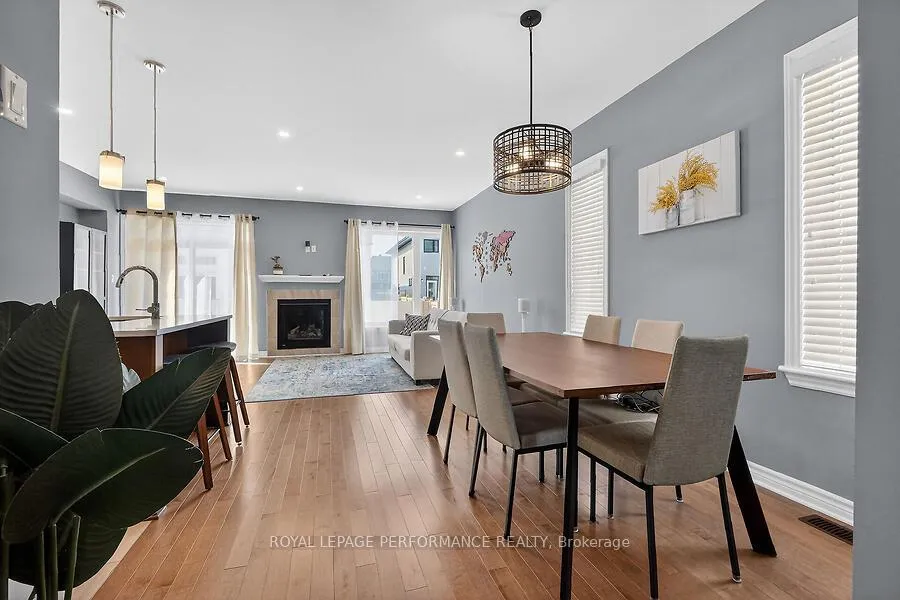 Photo 4 of 790 Cairn Cres E, Ottawa, Mer Bleue/Bradley Estates/Anderson Park — HOMEH