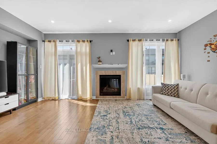 Photo 7 of 790 Cairn Cres E, Ottawa, Mer Bleue/Bradley Estates/Anderson Park — HOMEH