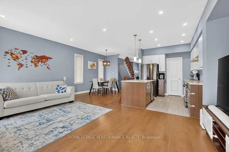 Photo 9 of 790 Cairn Cres E, Ottawa, Mer Bleue/Bradley Estates/Anderson Park — HOMEH