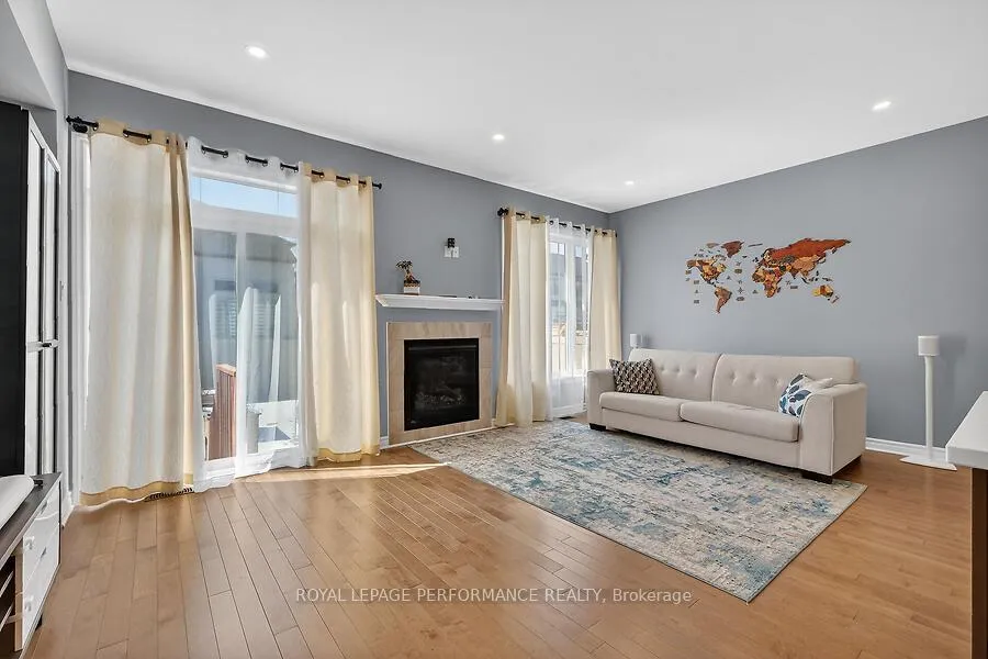 Photo 10 of 790 Cairn Cres E, Ottawa, Mer Bleue/Bradley Estates/Anderson Park — HOMEH