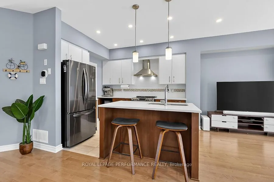 Photo 12 of 790 Cairn Cres E, Ottawa, Mer Bleue/Bradley Estates/Anderson Park — HOMEH