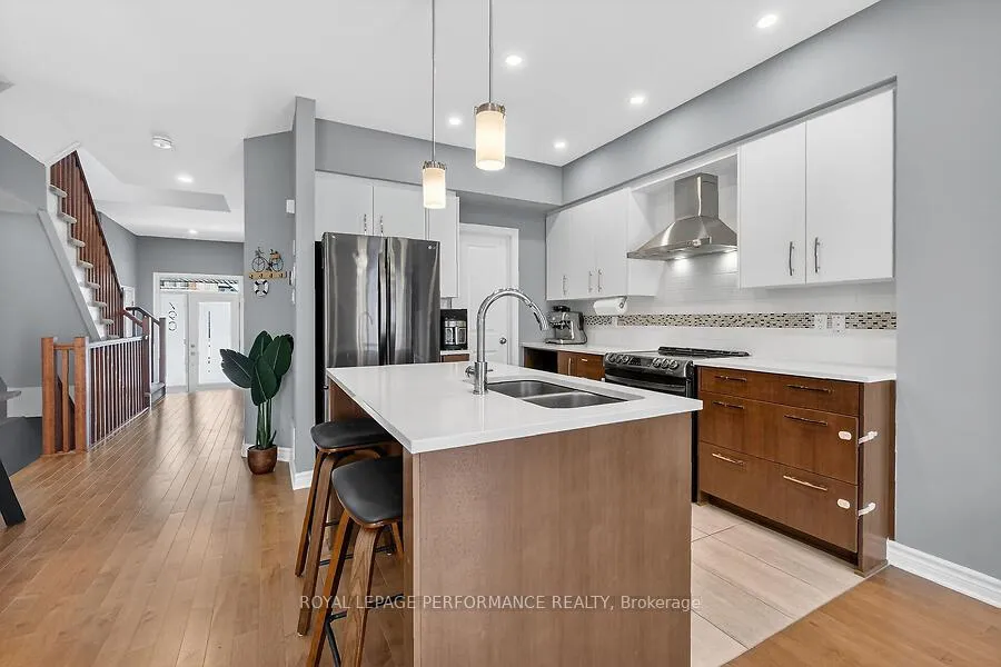 Photo 14 of 790 Cairn Cres E, Ottawa, Mer Bleue/Bradley Estates/Anderson Park — HOMEH