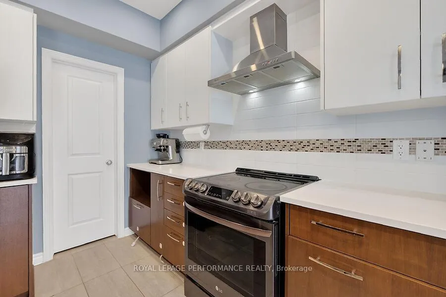 Photo 15 of 790 Cairn Cres E, Ottawa, Mer Bleue/Bradley Estates/Anderson Park — HOMEH