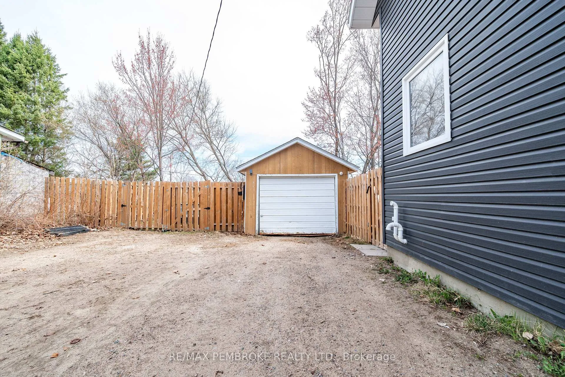 Photo 2 of 15 Alder Crescent, Deep River — HOMEH