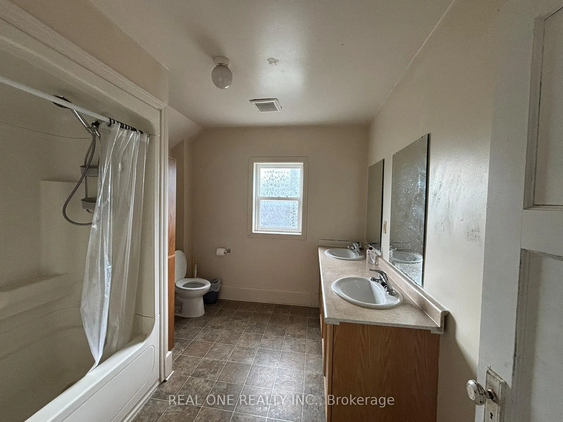 Photo 13 of 93 Peppler Street, Waterloo, Beechwood/University — HOMEH