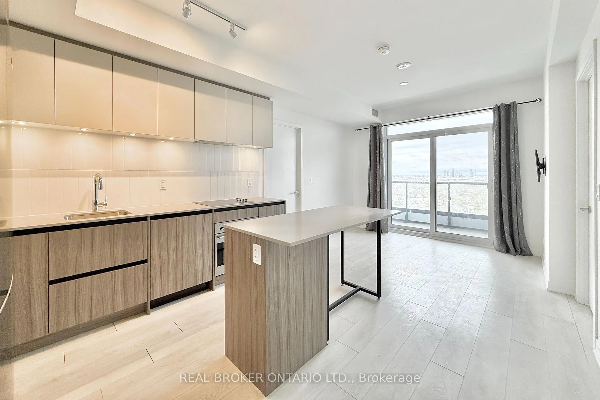 Photo 2 of Unit 1801, 7950 Bathurst Street, Vaughan, Beverley Glen — HOMEH