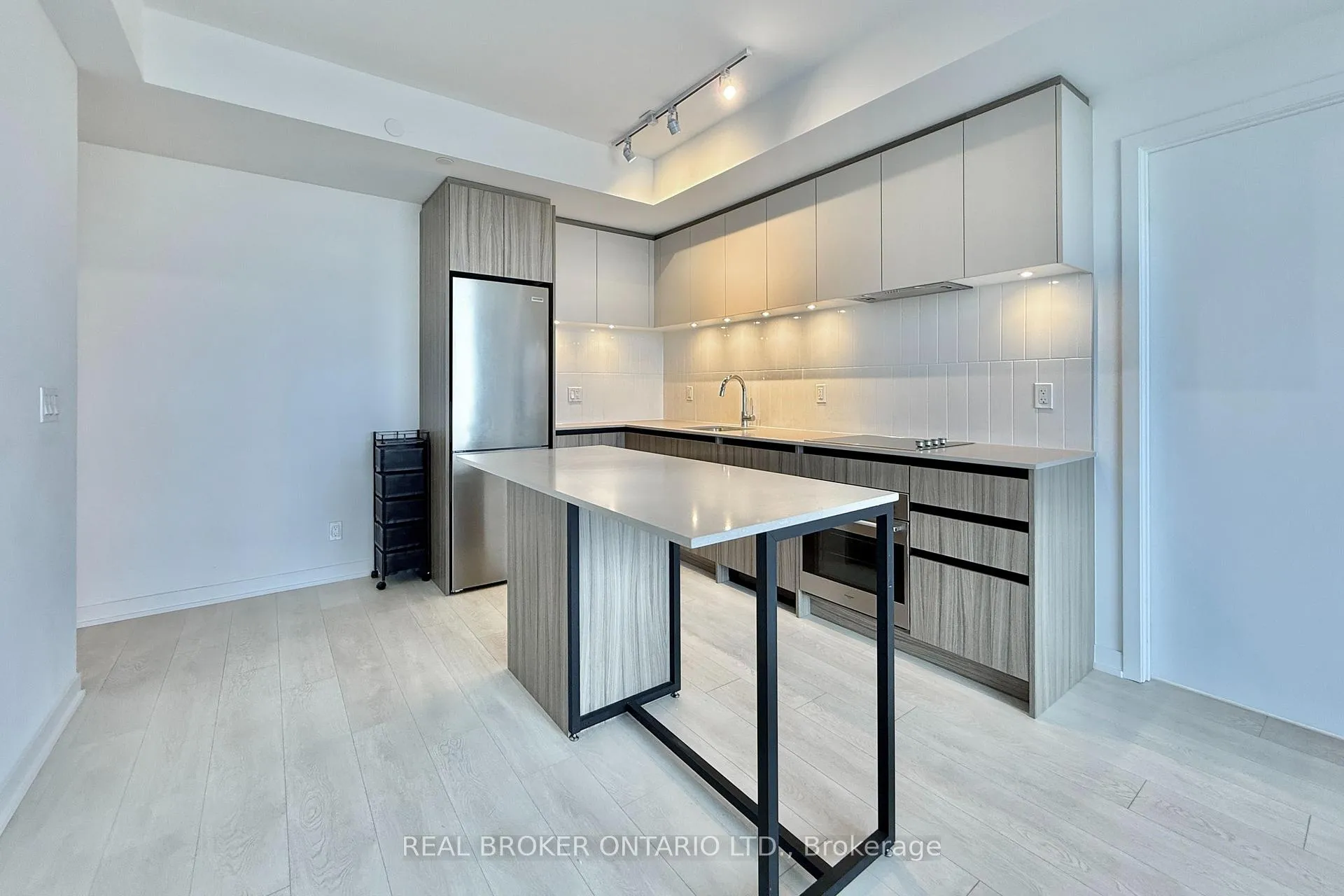 Photo 5 of Unit 1801, 7950 Bathurst Street, Vaughan, Beverley Glen — HOMEH