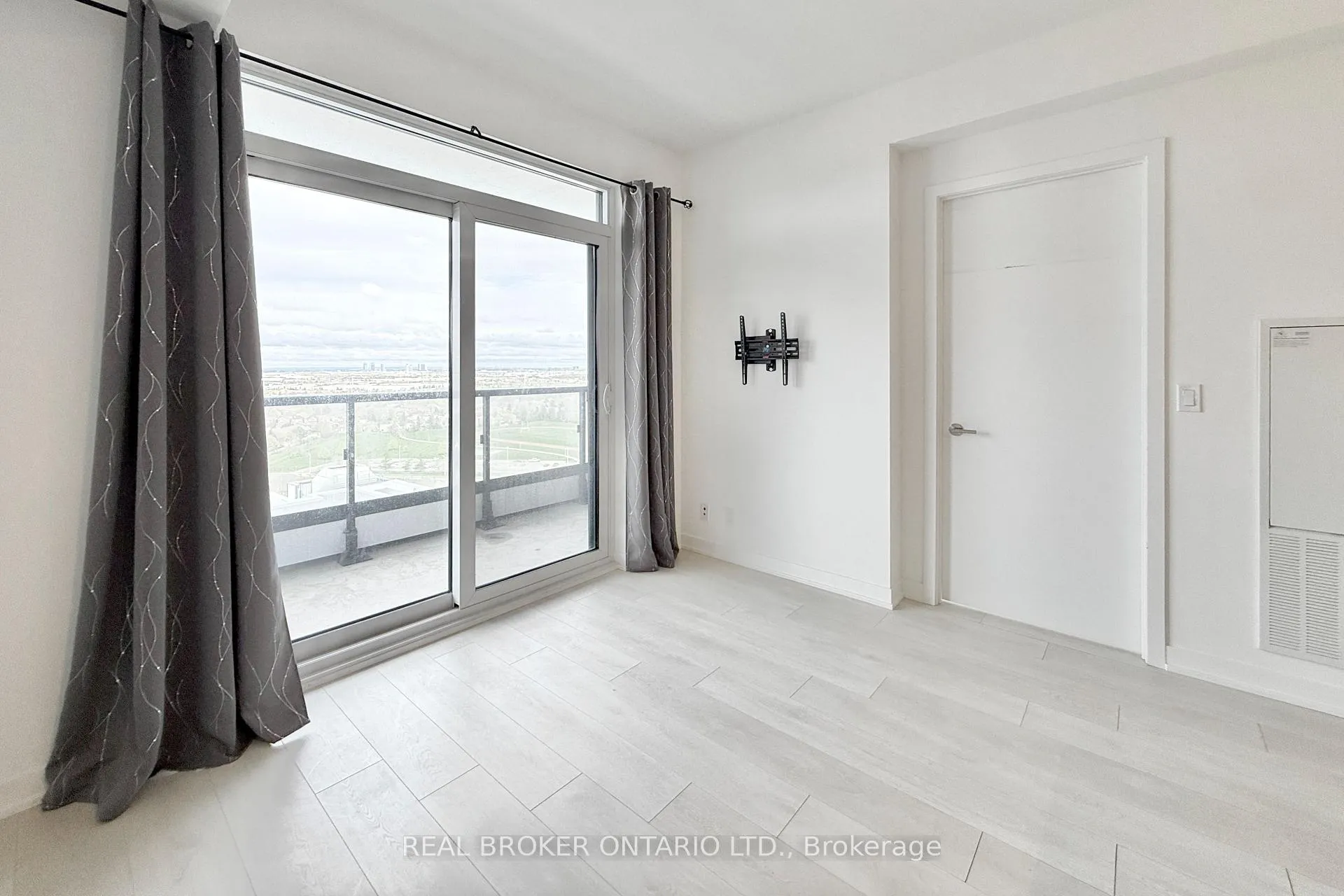 Photo 7 of Unit 1801, 7950 Bathurst Street, Vaughan, Beverley Glen — HOMEH