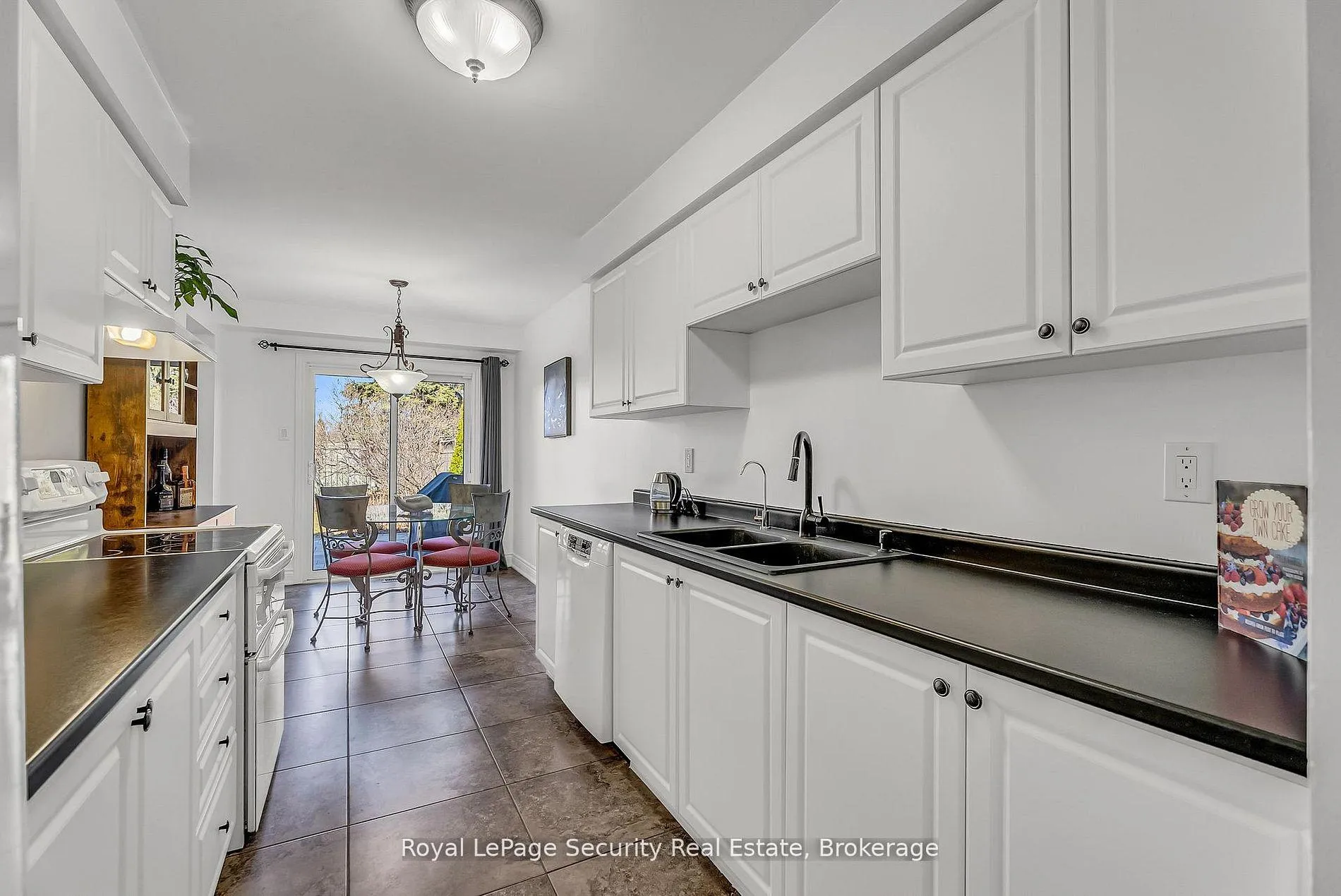 Photo 9 of 1197 Beaver Valley Crescent, Oshawa, Northglen — HOMEH