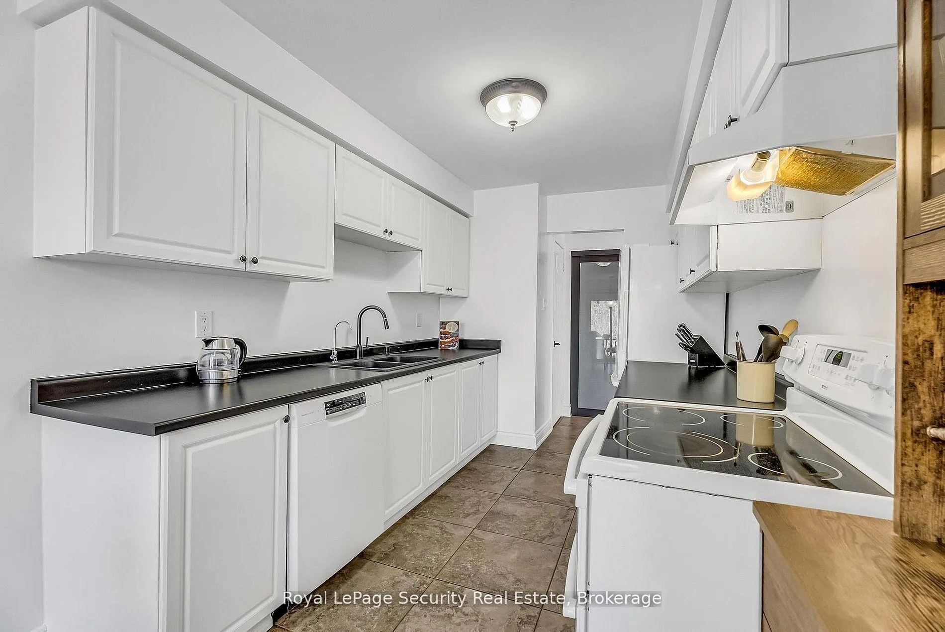 Photo 11 of 1197 Beaver Valley Crescent, Oshawa, Northglen — HOMEH