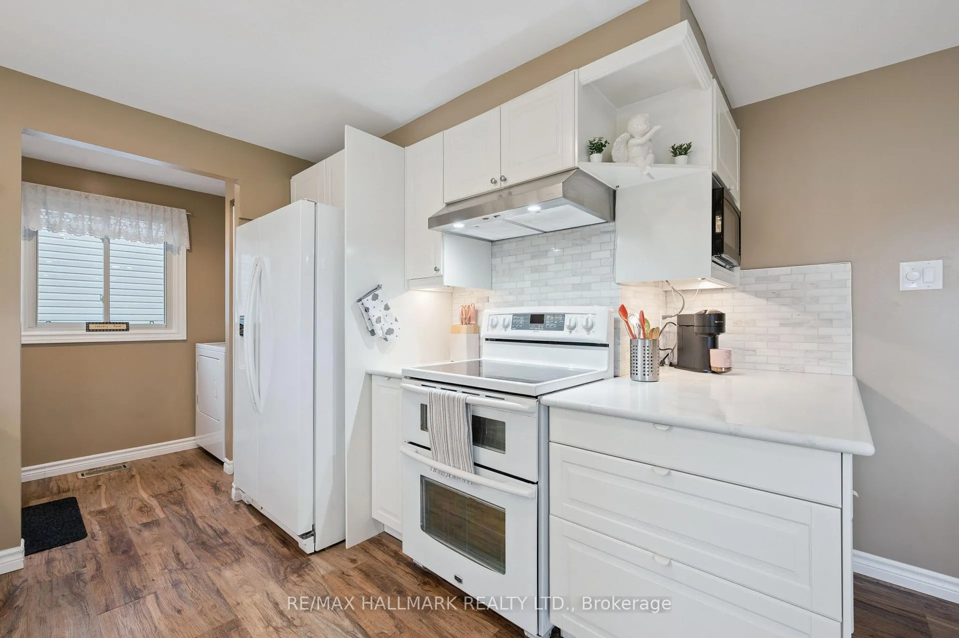 Photo 14 of 54 Blackwell Drive, Kitchener — HOMEH