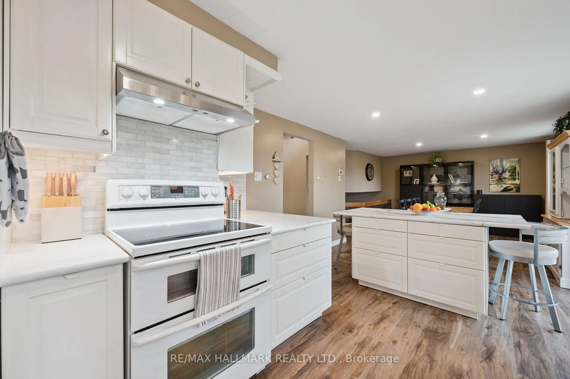 Photo 15 of 54 Blackwell Drive, Kitchener — HOMEH