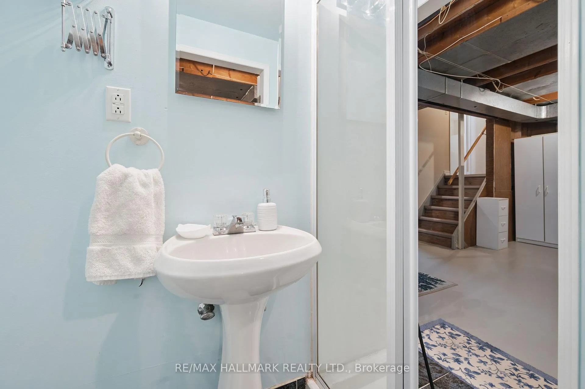 Photo 31 of 54 Blackwell Drive, Kitchener — HOMEH