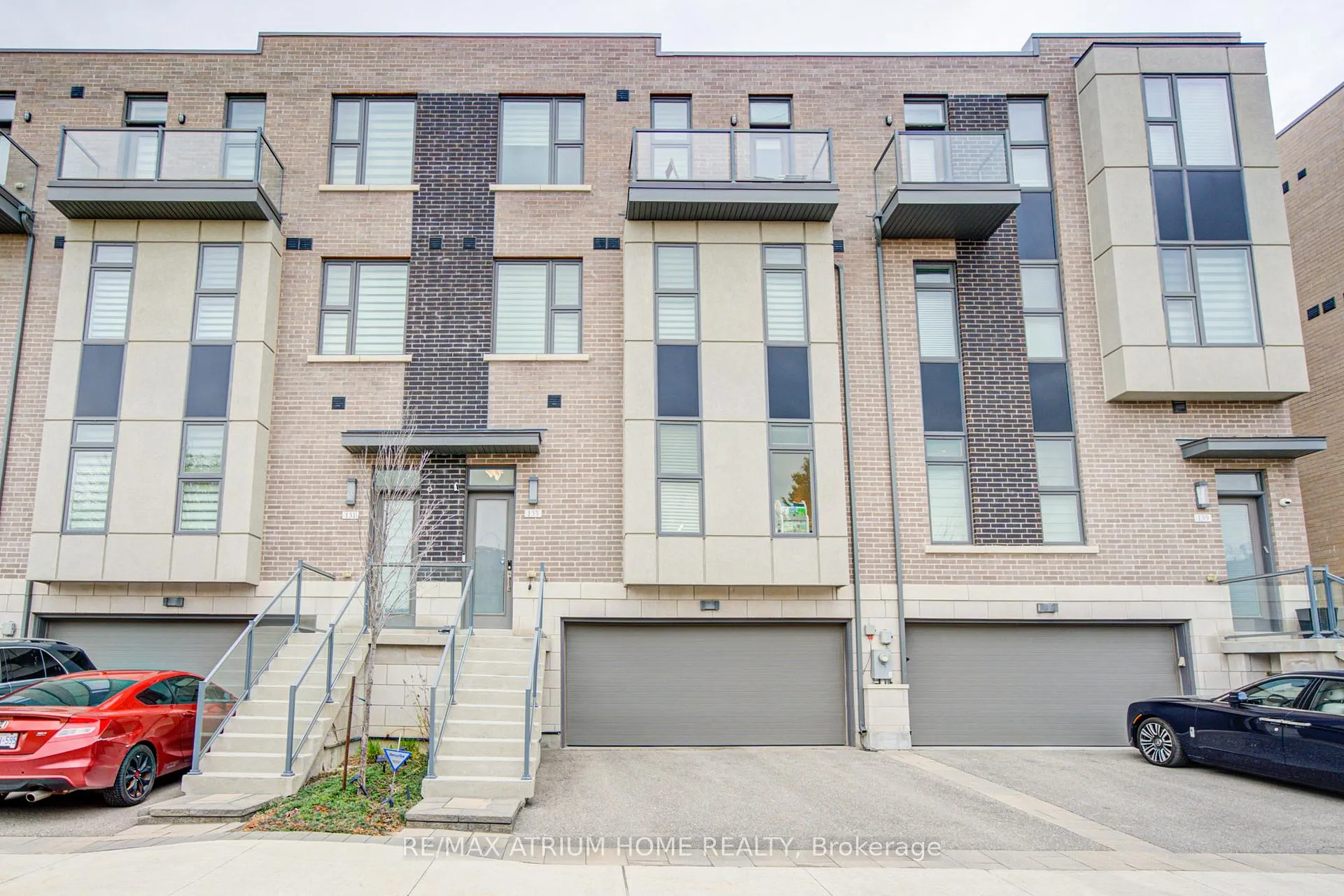 Photo 1 of 135 Smallwood Circle, Vaughan, Brownridge — HOMEH