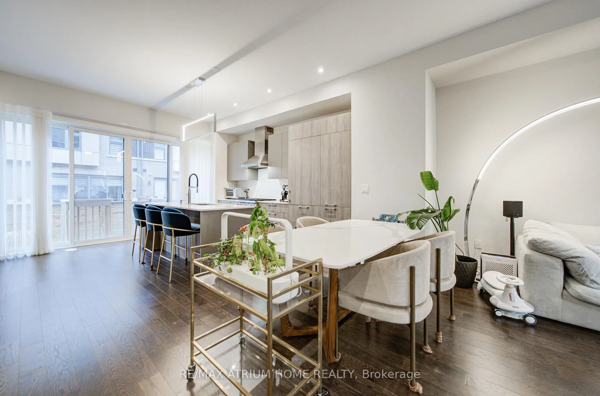 Photo 5 of 135 Smallwood Circle, Vaughan, Brownridge — HOMEH