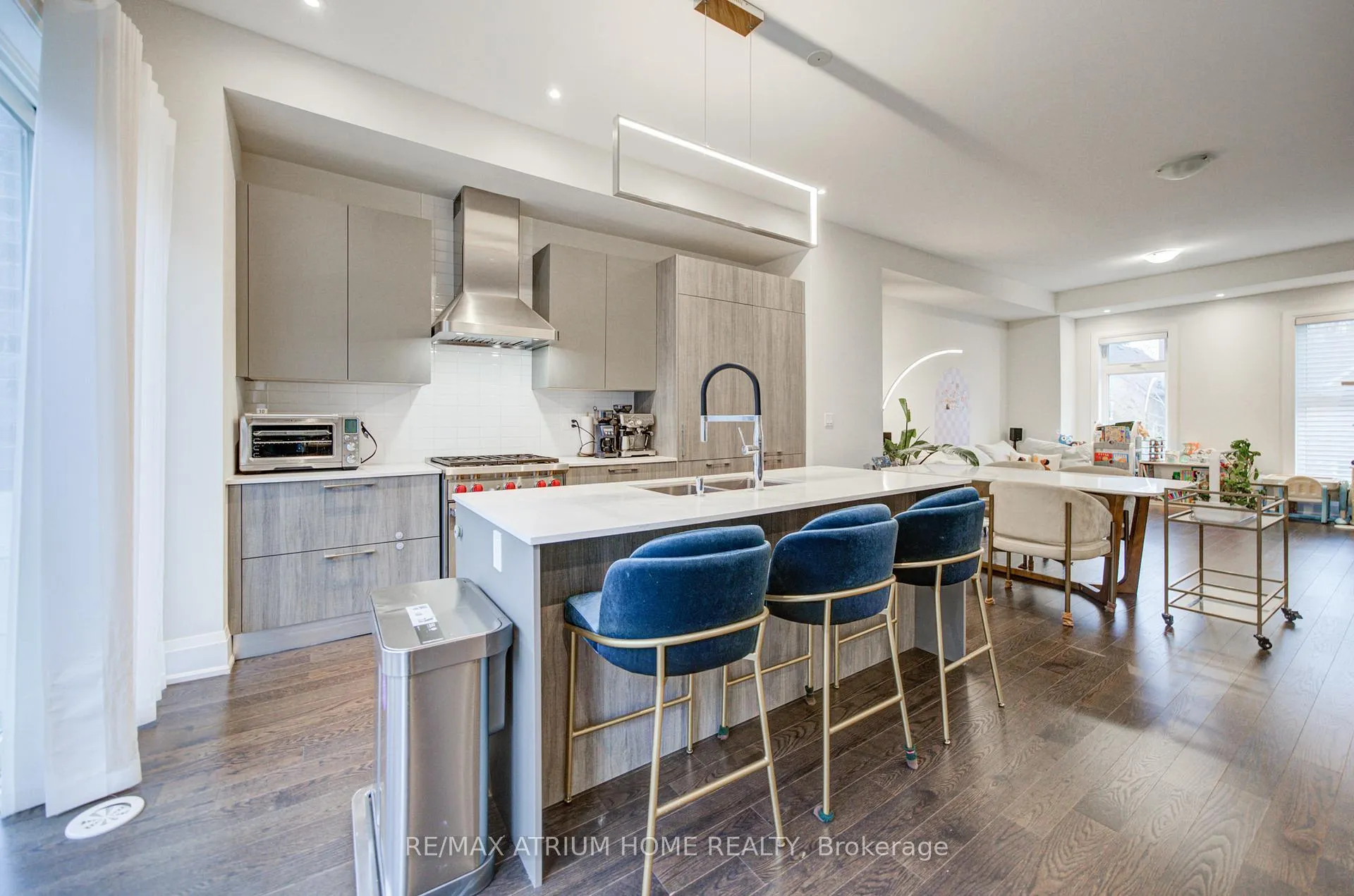 Photo 8 of 135 Smallwood Circle, Vaughan, Brownridge — HOMEH