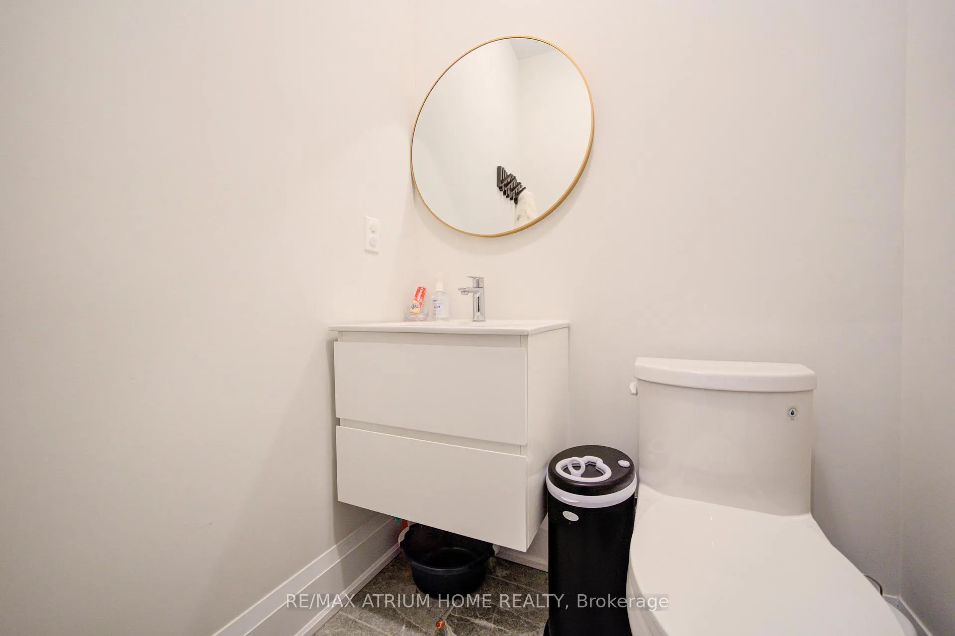 Photo 10 of 135 Smallwood Circle, Vaughan, Brownridge — HOMEH