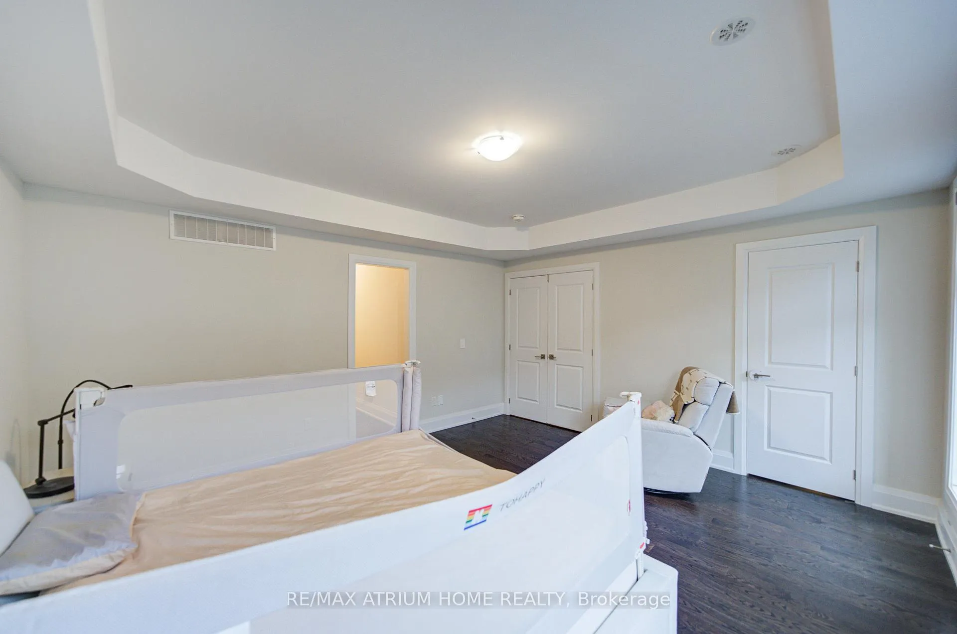 Photo 13 of 135 Smallwood Circle, Vaughan, Brownridge — HOMEH