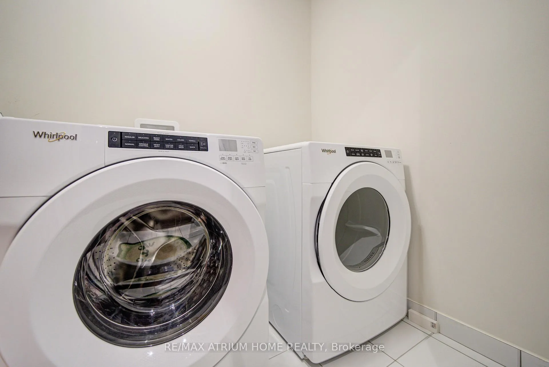 Photo 18 of 135 Smallwood Circle, Vaughan, Brownridge — HOMEH