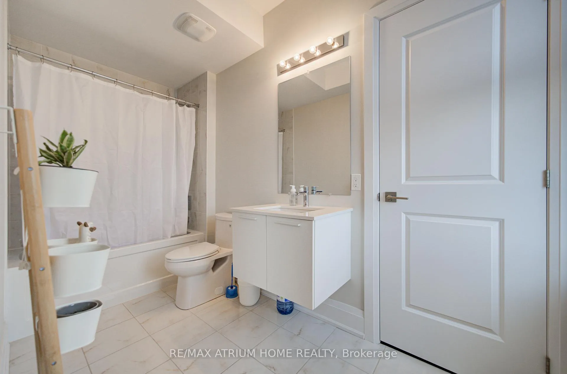 Photo 28 of 135 Smallwood Circle, Vaughan, Brownridge — HOMEH