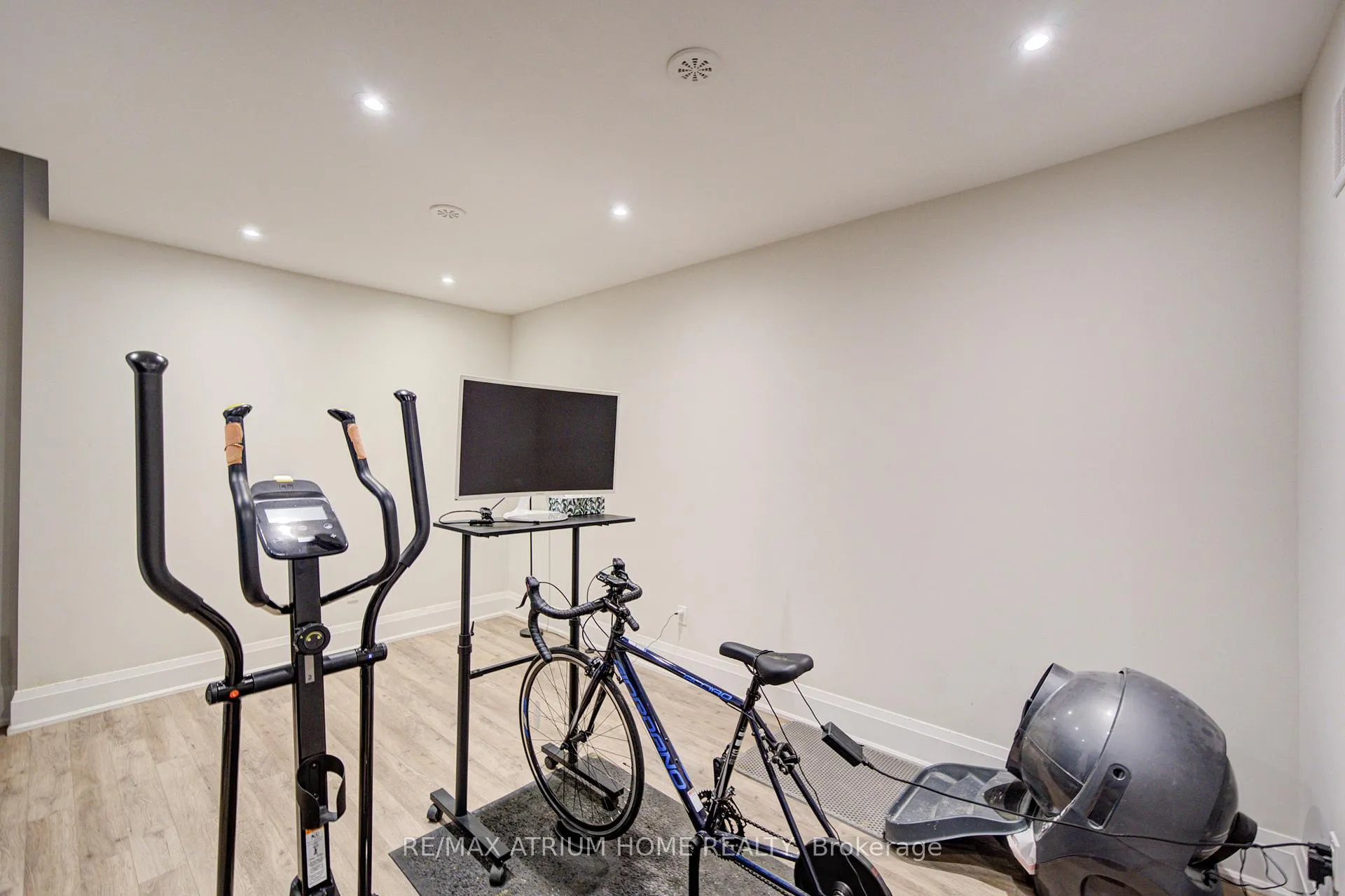 Photo 29 of 135 Smallwood Circle, Vaughan, Brownridge — HOMEH