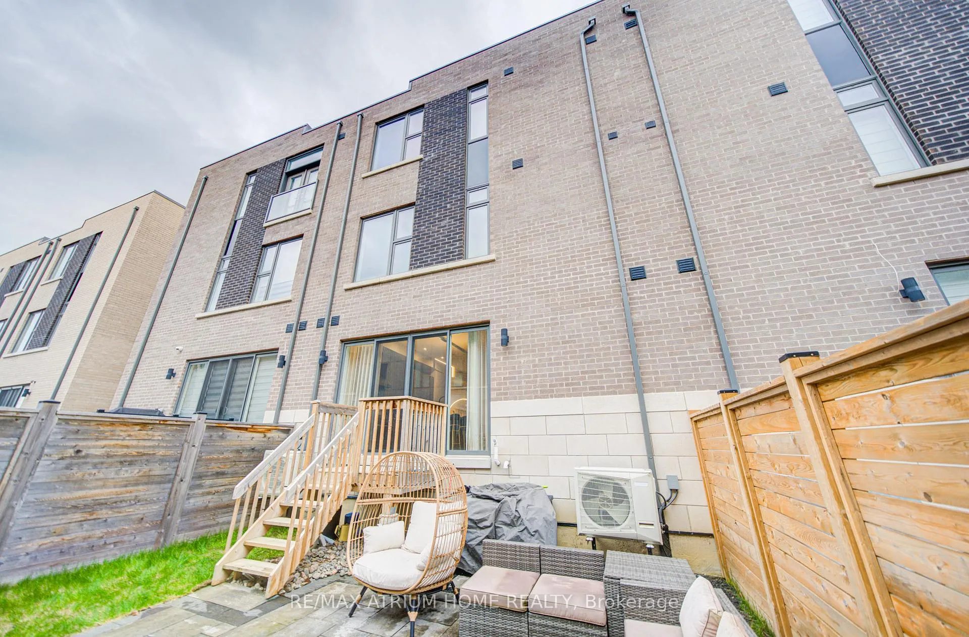 Photo 32 of 135 Smallwood Circle, Vaughan, Brownridge — HOMEH