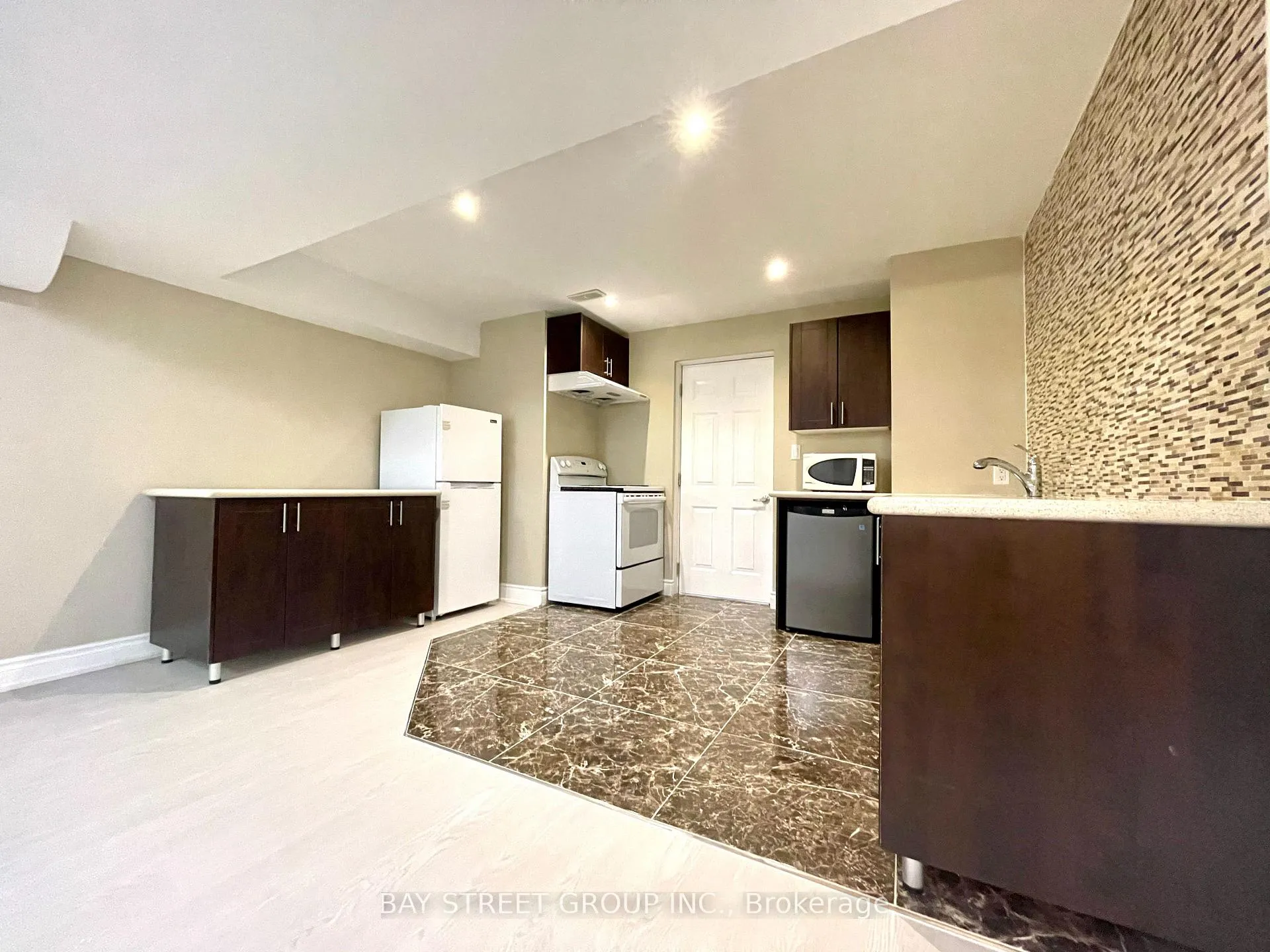 Photo 3 of 491 Mavrinac Boulevard, Aurora, Bayview Northeast — HOMEH
