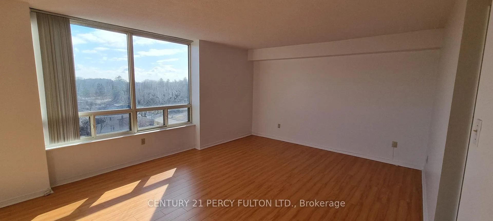 Photo 5 of Unit #912, 175 Cedar Avenue, Richmond Hill, Harding — HOMEH