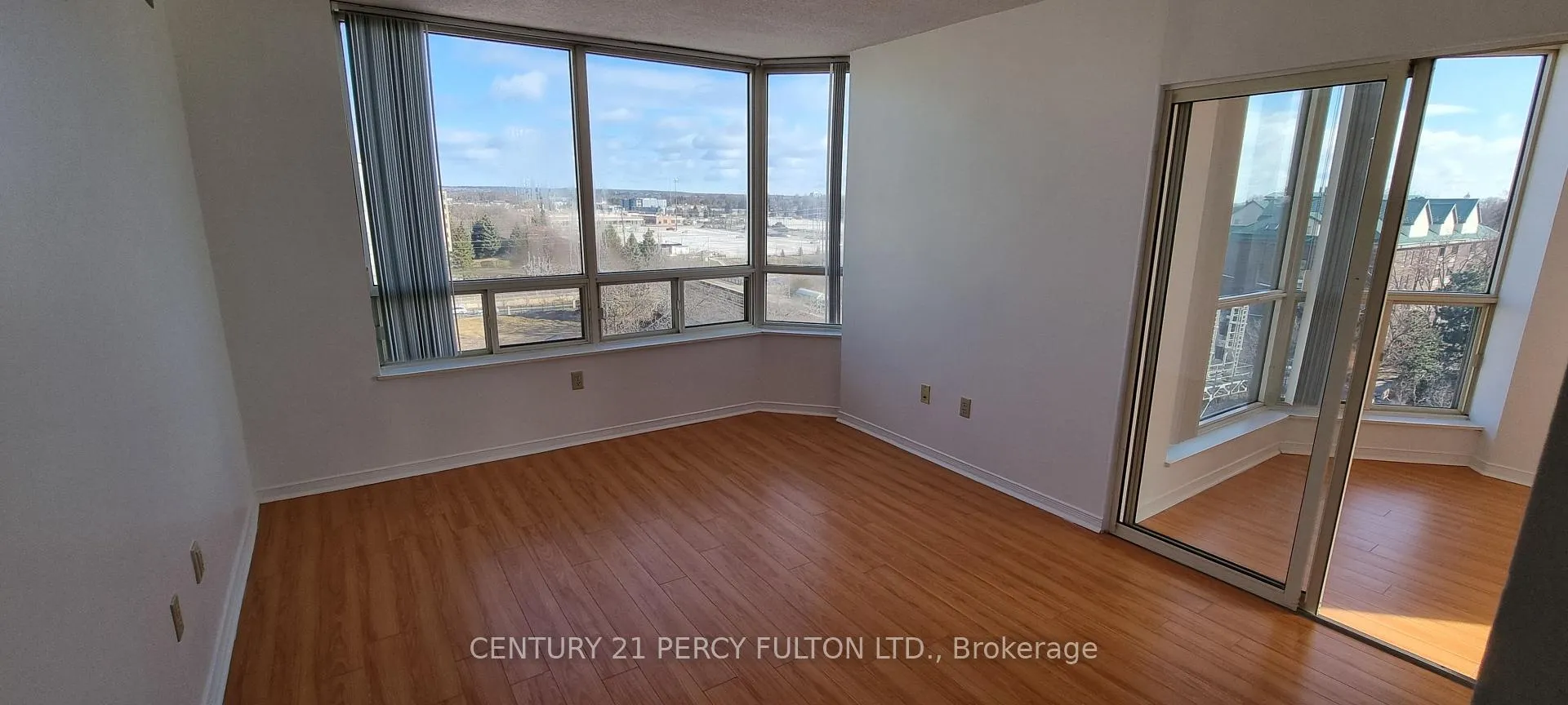 Photo 9 of Unit #912, 175 Cedar Avenue, Richmond Hill, Harding — HOMEH