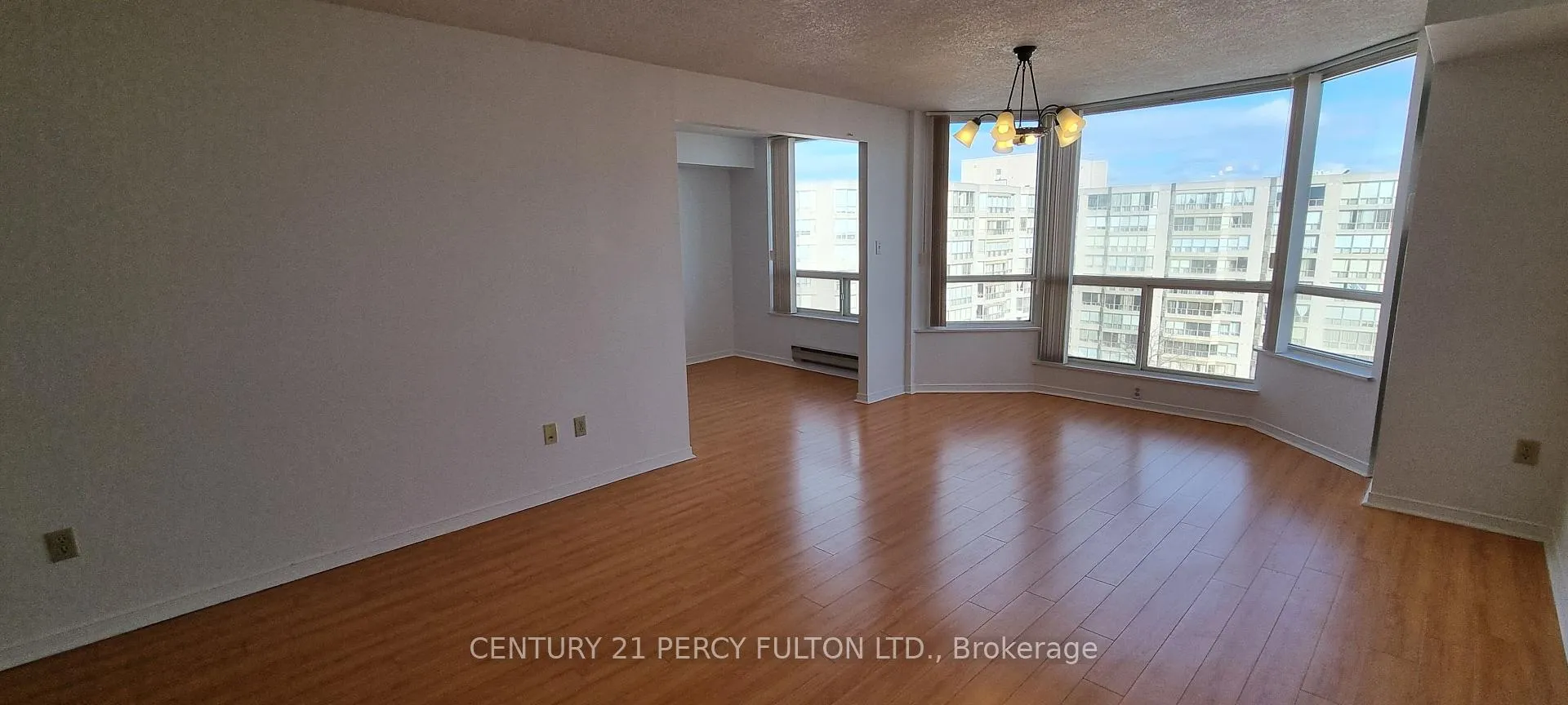 Photo 12 of Unit #912, 175 Cedar Avenue, Richmond Hill, Harding — HOMEH