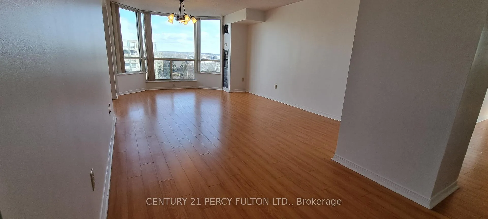 Photo 15 of Unit #912, 175 Cedar Avenue, Richmond Hill, Harding — HOMEH
