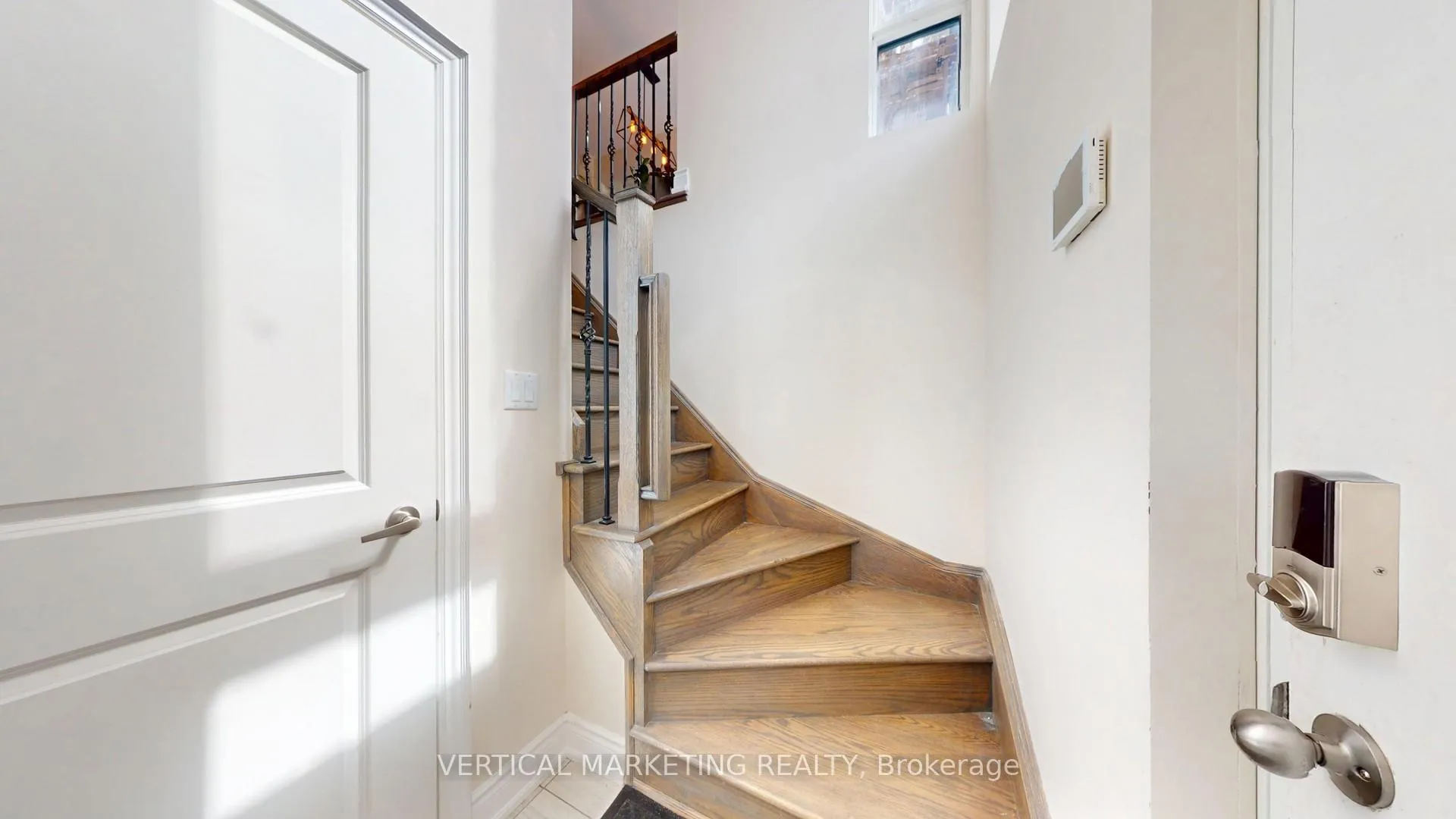 Photo 5 of 36 Pony Farm Drive, Etobicoke, Willowridge-Martingrove-Richview — HOMEH
