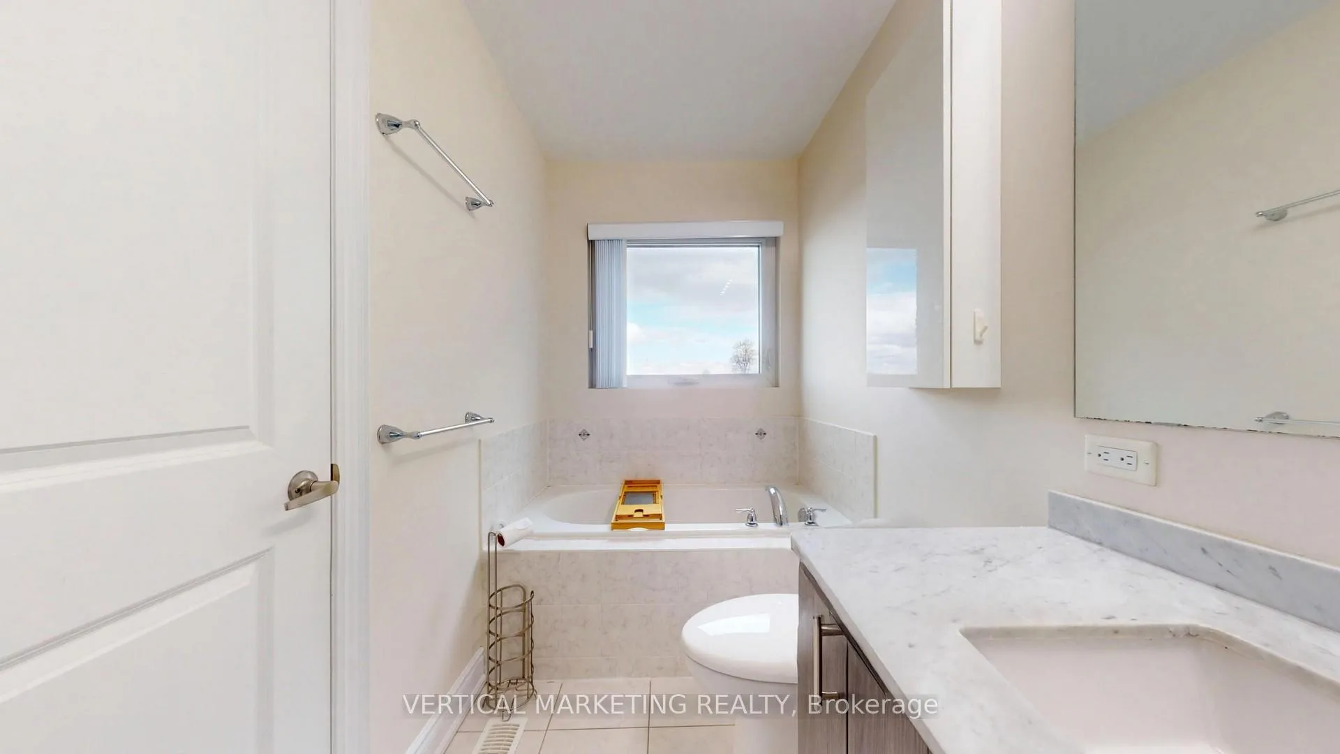 Photo 22 of 36 Pony Farm Drive, Etobicoke, Willowridge-Martingrove-Richview — HOMEH