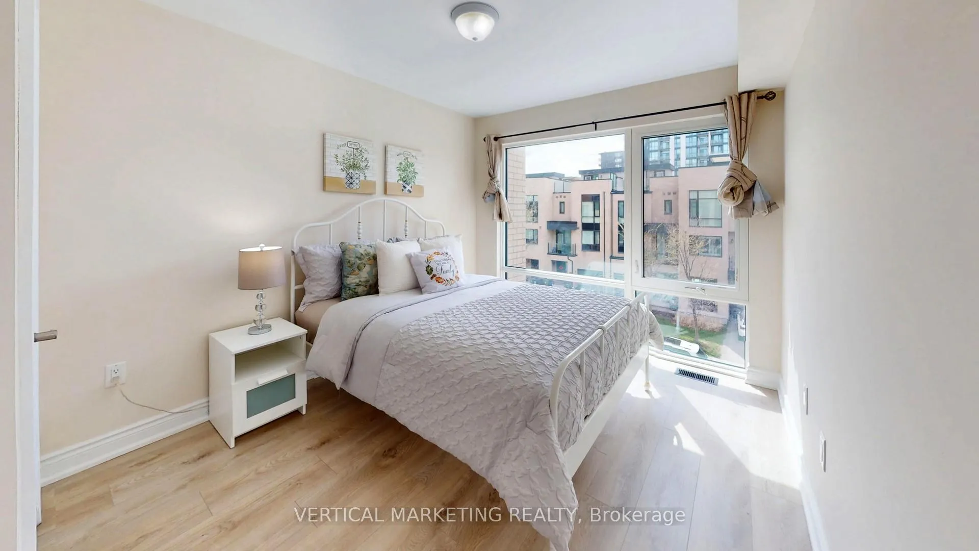 Photo 25 of 36 Pony Farm Drive, Etobicoke, Willowridge-Martingrove-Richview — HOMEH