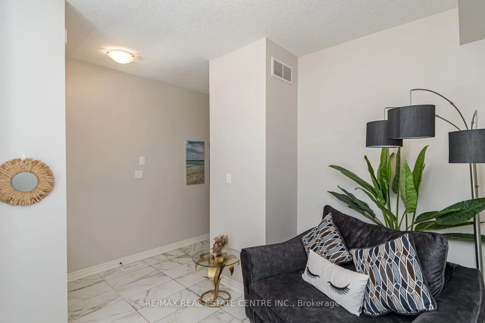 Photo 4 of Unit UNIT # 26, 120 Vineburg Drive, Hamilton, Templemead — HOMEH