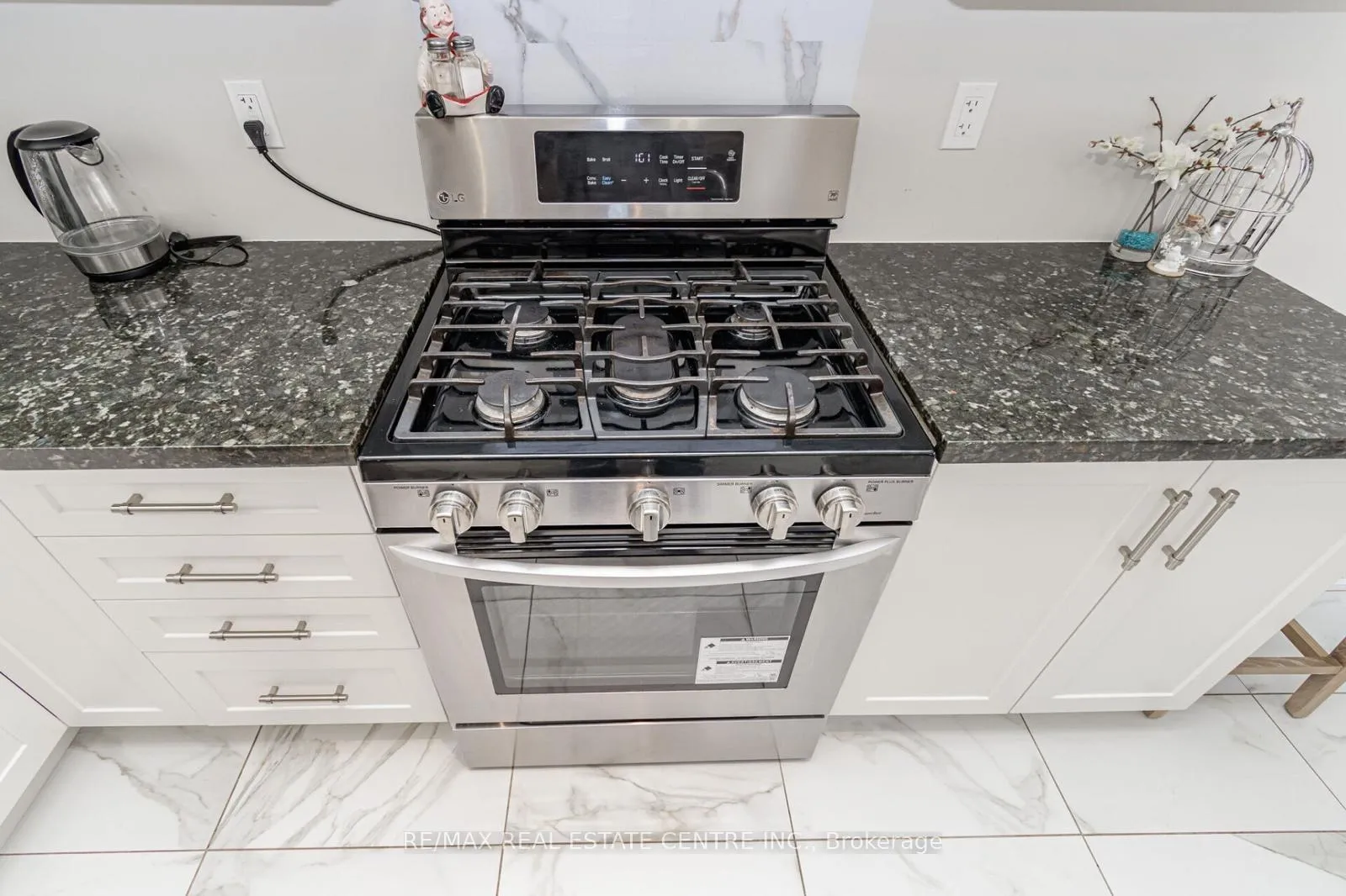 Photo 12 of Unit UNIT # 26, 120 Vineburg Drive, Hamilton, Templemead — HOMEH
