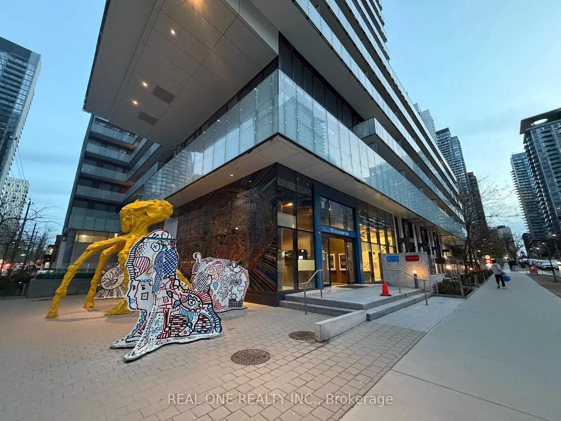 Photo 2 of Unit 1902, 161 Roehampton Avenue, Toronto, Mount Pleasant West — HOMEH