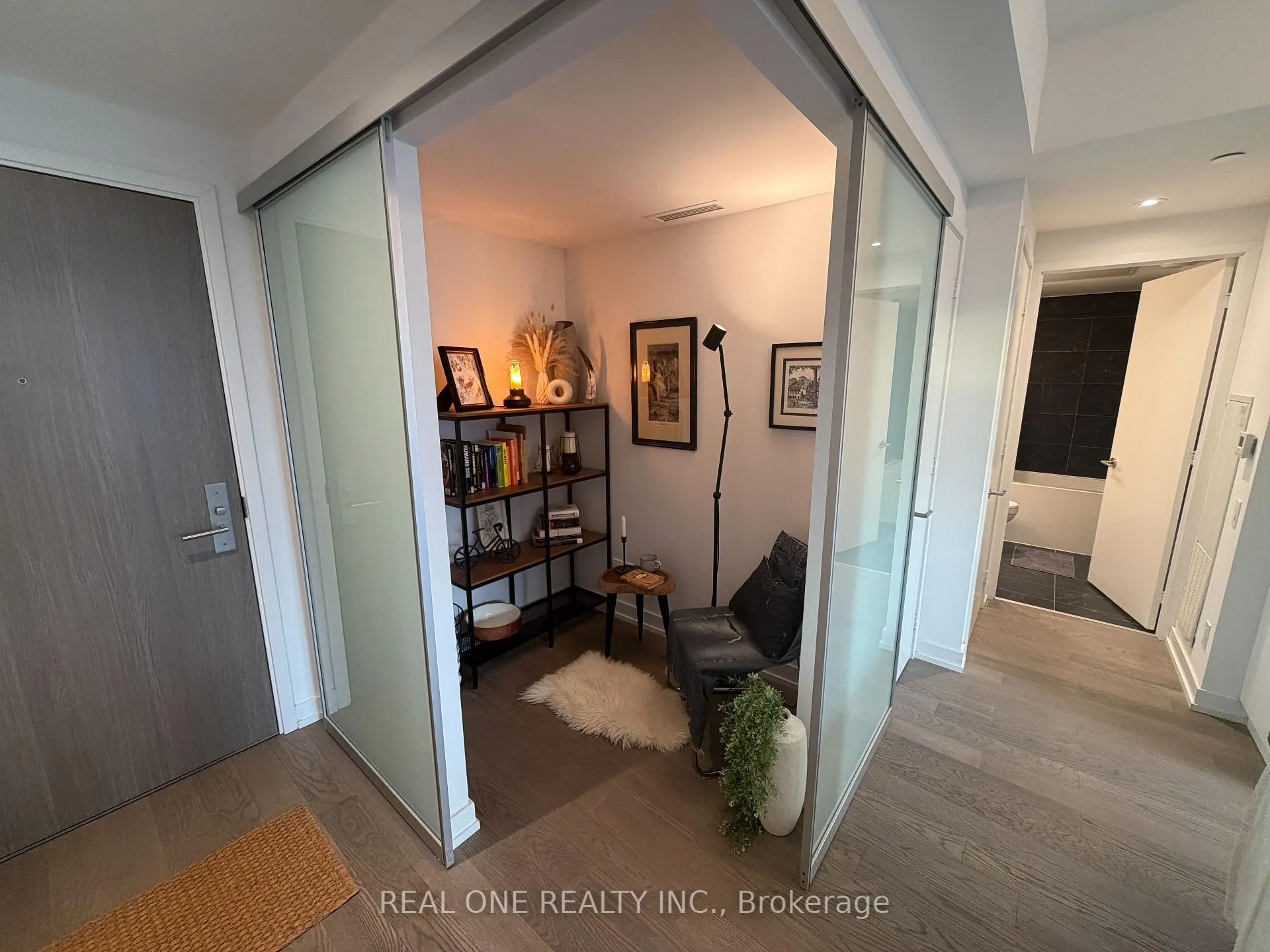 Photo 11 of Unit 1902, 161 Roehampton Avenue, Toronto, Mount Pleasant West — HOMEH