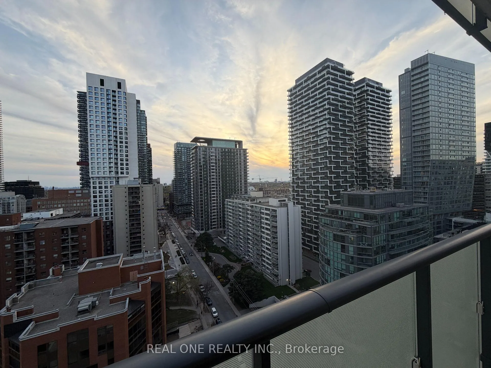 Photo 14 of Unit 1902, 161 Roehampton Avenue, Toronto, Mount Pleasant West — HOMEH