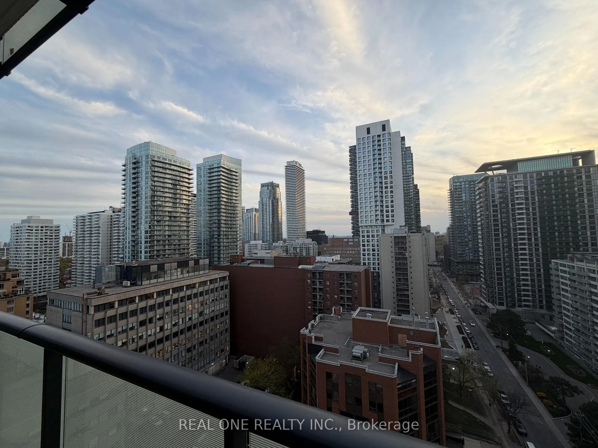 Photo 15 of Unit 1902, 161 Roehampton Avenue, Toronto, Mount Pleasant West — HOMEH