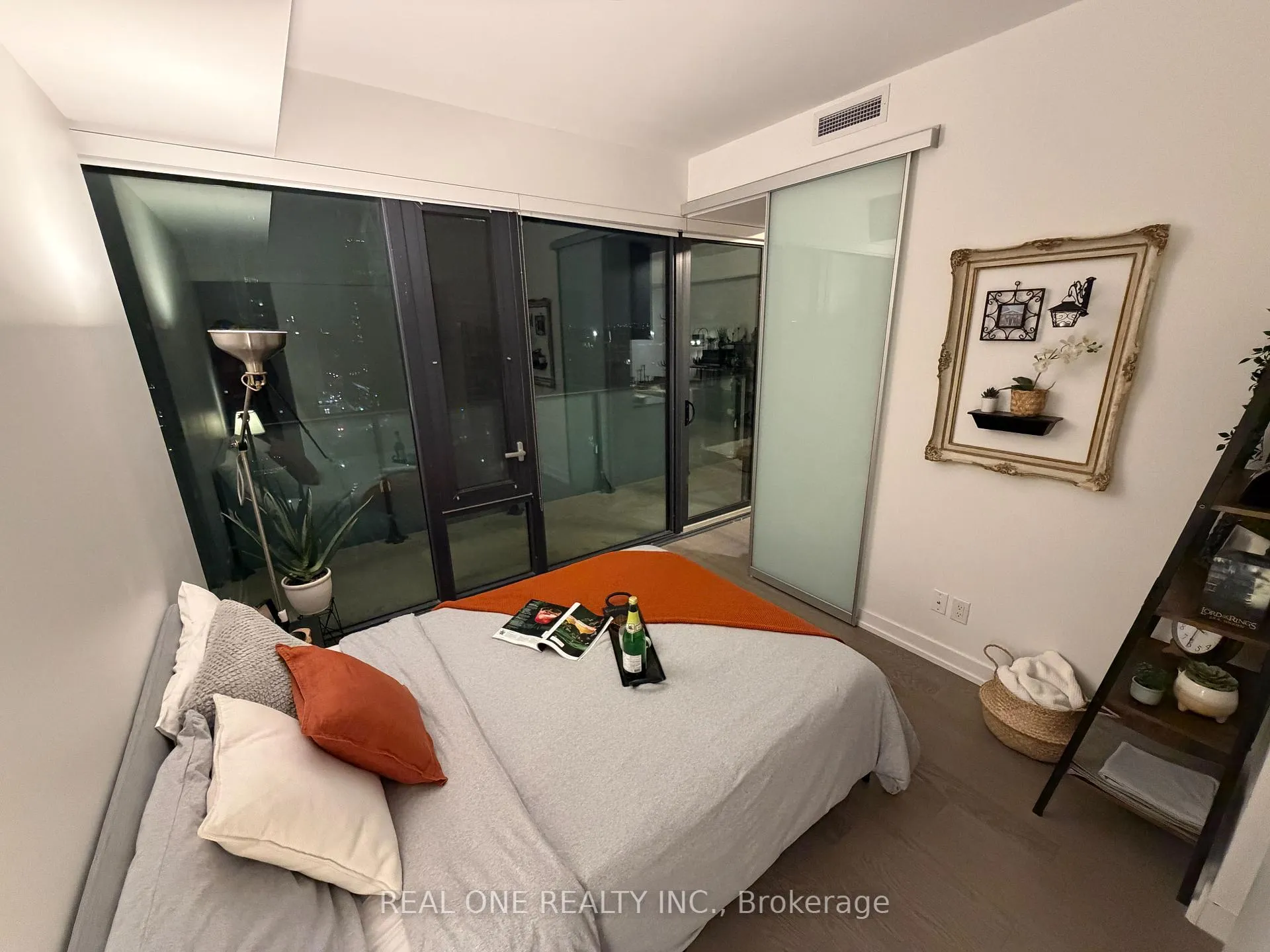 Photo 20 of Unit 1902, 161 Roehampton Avenue, Toronto, Mount Pleasant West — HOMEH