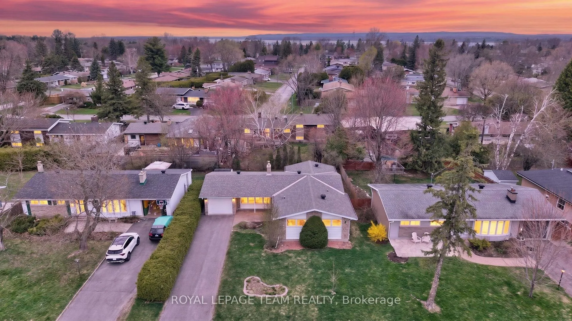 Photo 3 of 10 Cleadon Drive, Ottawa, Crystal Beach — HOMEH