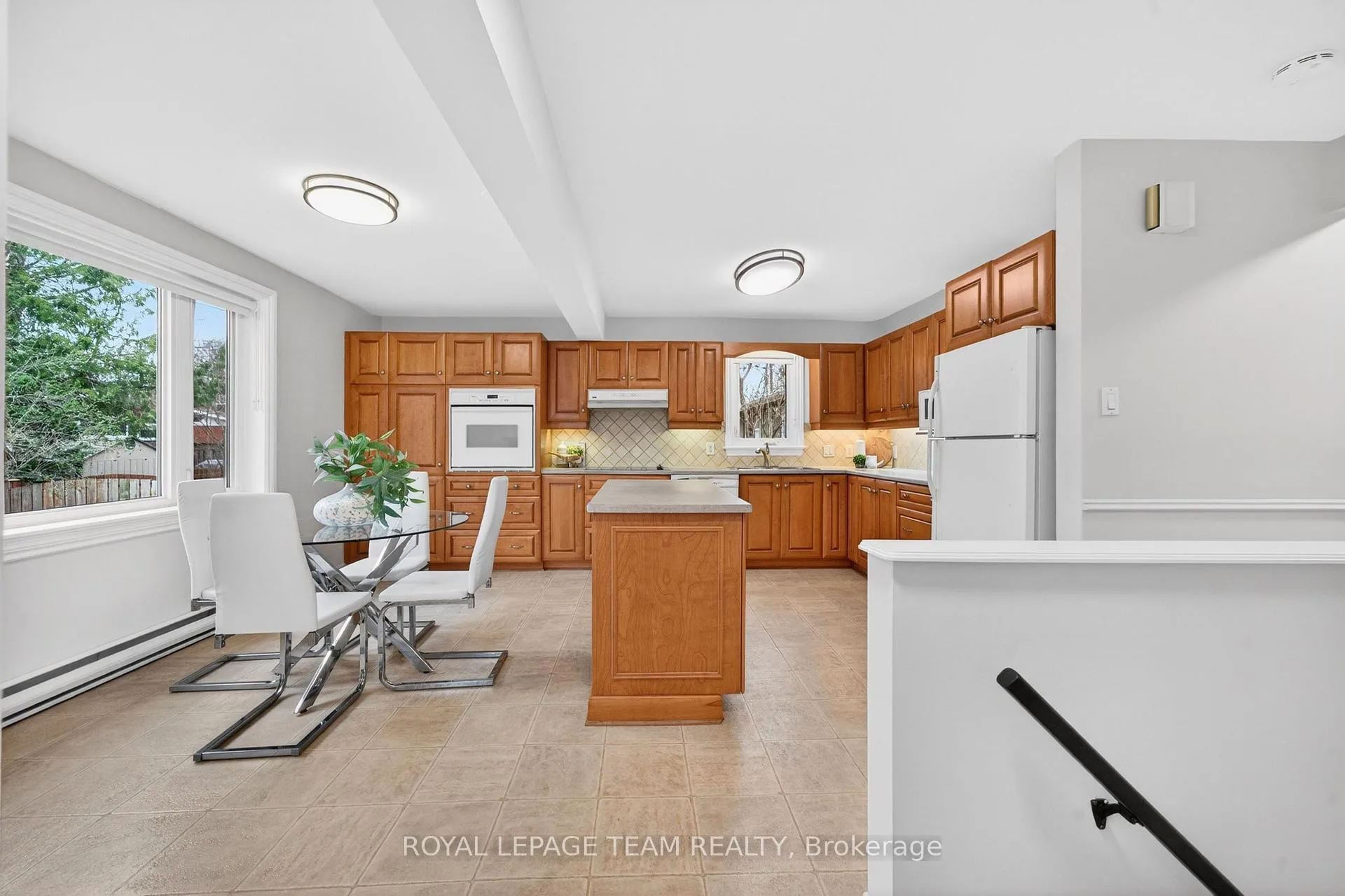 Photo 16 of 10 Cleadon Drive, Ottawa, Crystal Beach — HOMEH