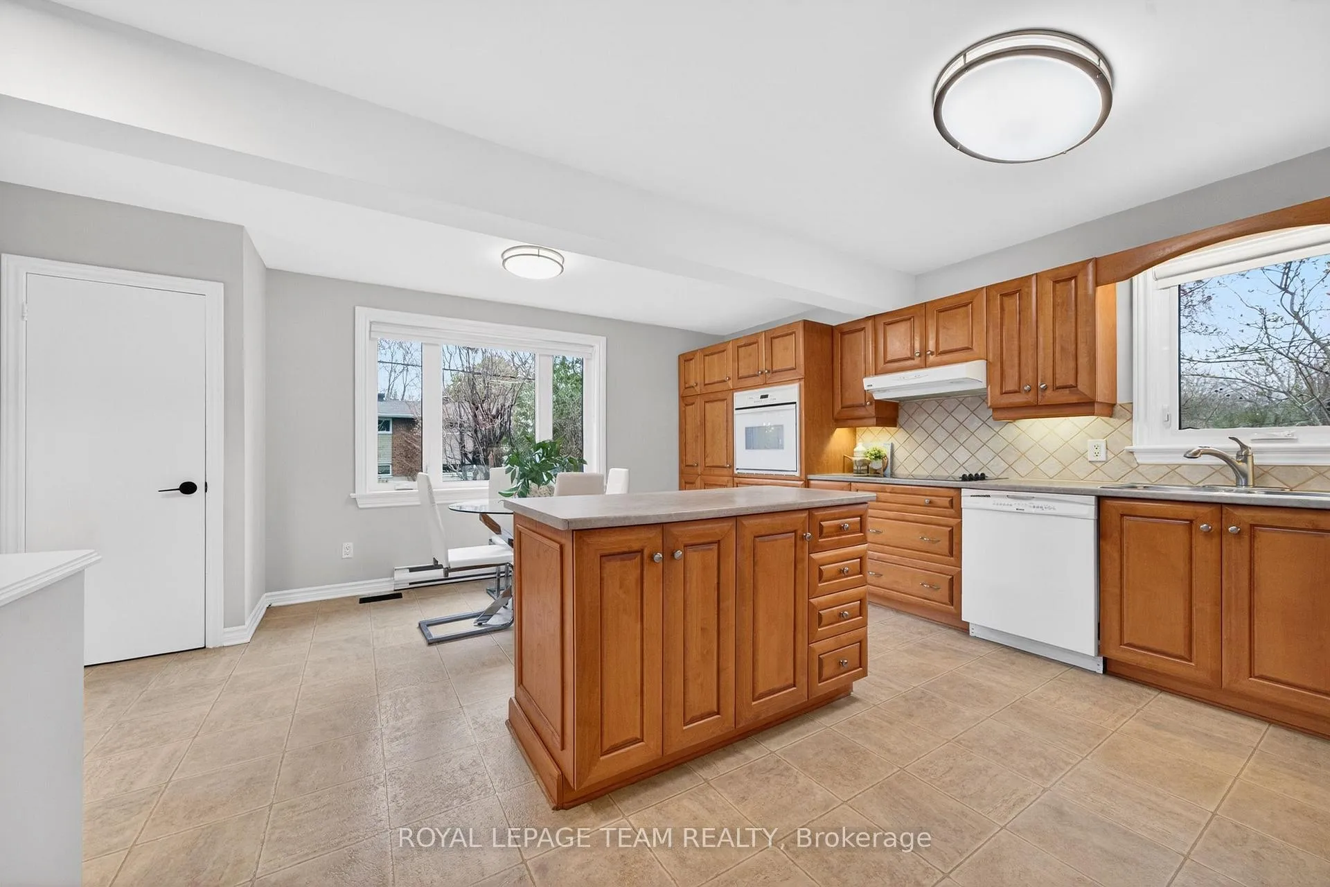 Photo 17 of 10 Cleadon Drive, Ottawa, Crystal Beach — HOMEH