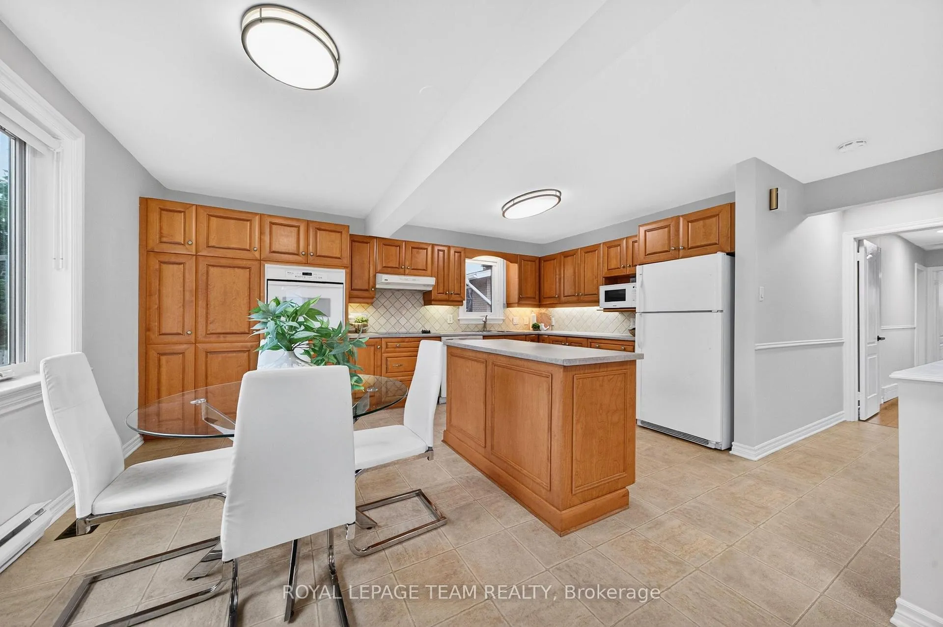 Photo 18 of 10 Cleadon Drive, Ottawa, Crystal Beach — HOMEH